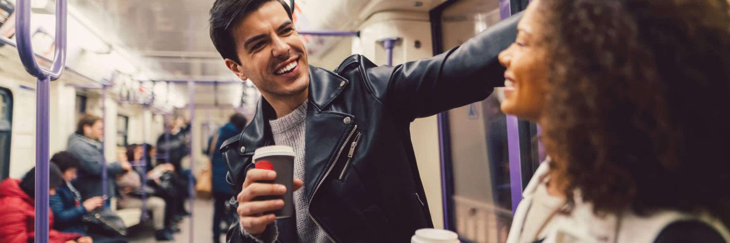 Como puxar assunto com uma mulher no primeiro encontro: 5 dicas