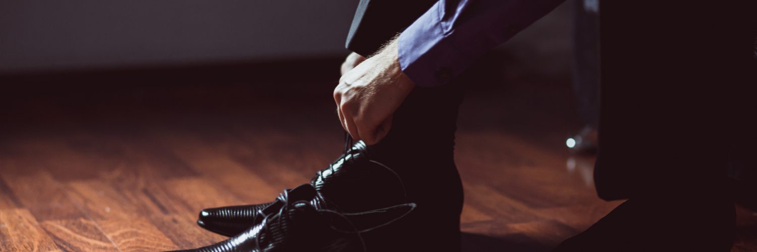 7 dicas de cuidados para sapatos sociais Engraxar sapato