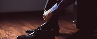 7 dicas de cuidados para sapatos sociais Engraxar sapato