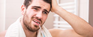 ClubModel Disfunção erétil e importência tem cura dentistas escovar dentes gengitive gengiva Morning routine of washing the teeth. Handsome young man is brushing teeth with toothbrush.