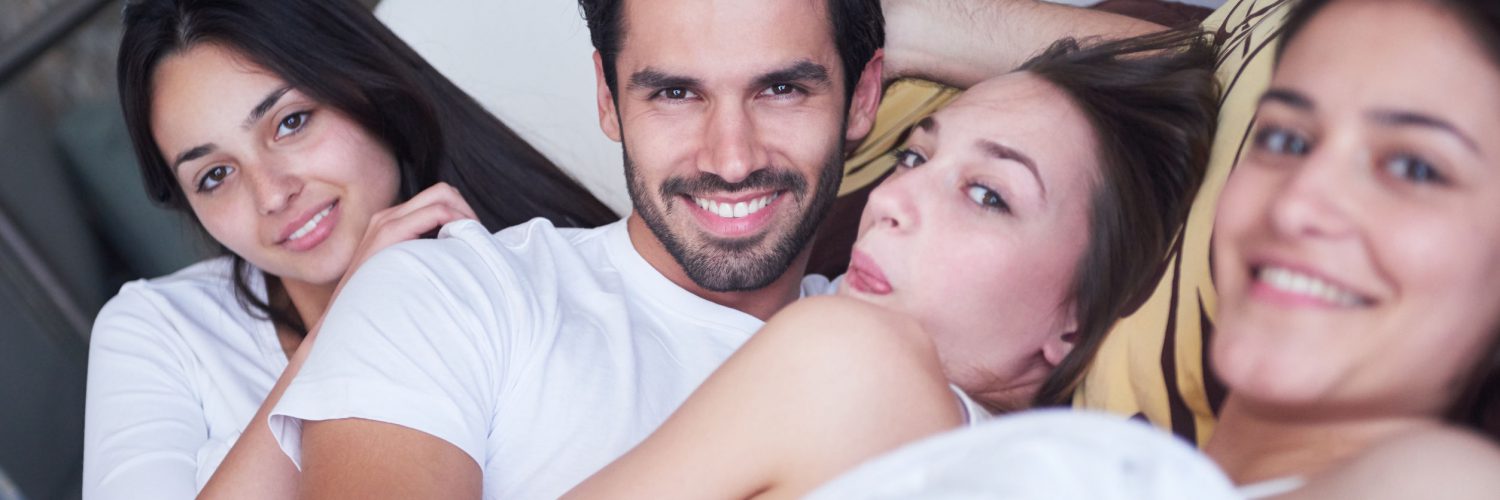 Ter relacionamento aberto: Homens ou mulheres querem mais?