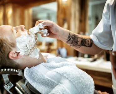 Classudo e moderno O bigode certo para o seu rosto