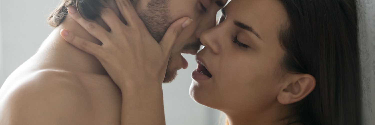 Gemido no sexo é bom ou ruim? Veja o que a maioria pensa!