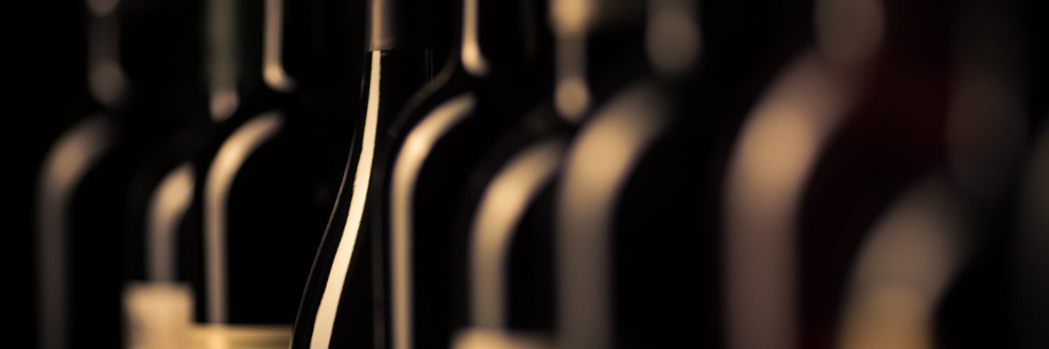 Como funcionam as regras de etiqueta do vinho? A gente explica