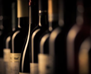 Como funcionam as regras de etiqueta do vinho? A gente explica